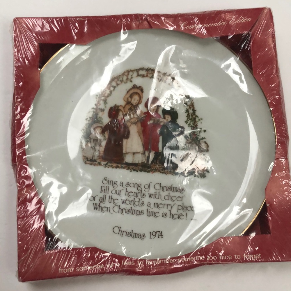 Vintage Holly Hobbie‎ Commemorative Edition Collectible Christmas Plate 1974 NWT